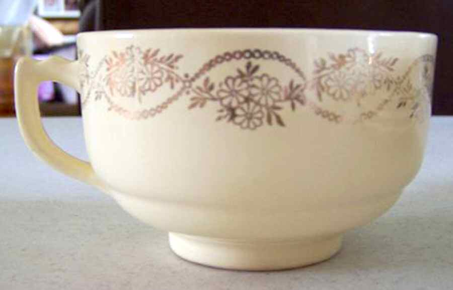 HLC1180 Footed Cup by Homer Laughlin -1