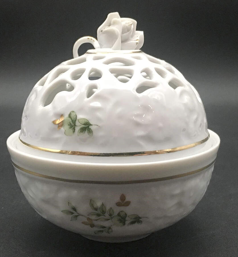HLH1 Potpourri Jar & Lid by Hollohaza-1
