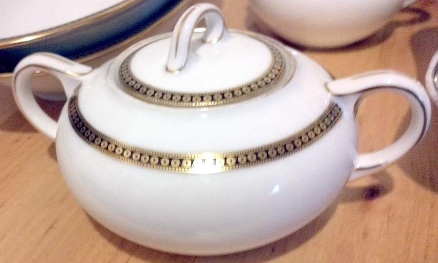 16109 Sugar Bowl & Lid by Hutschenreuther-1