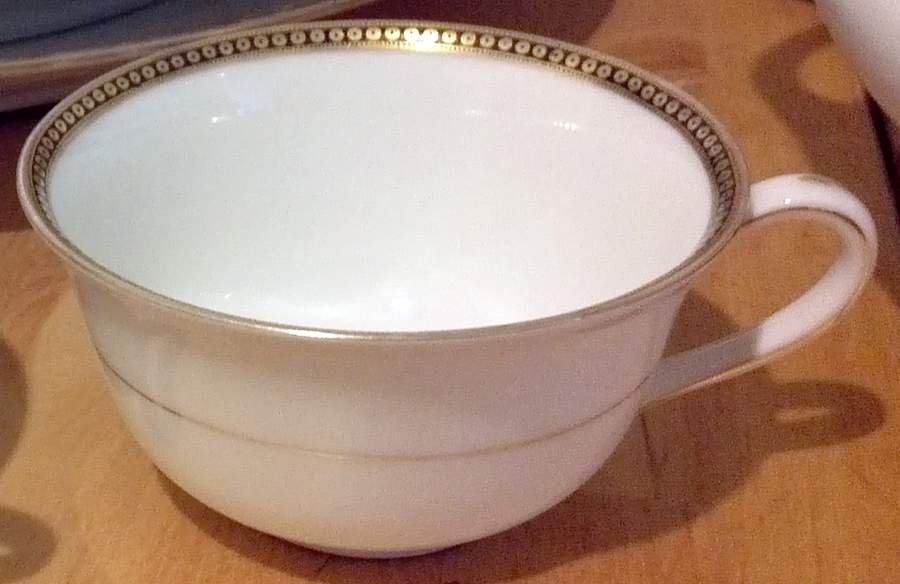 16109 Footed Cup by Hutschenreuther-1