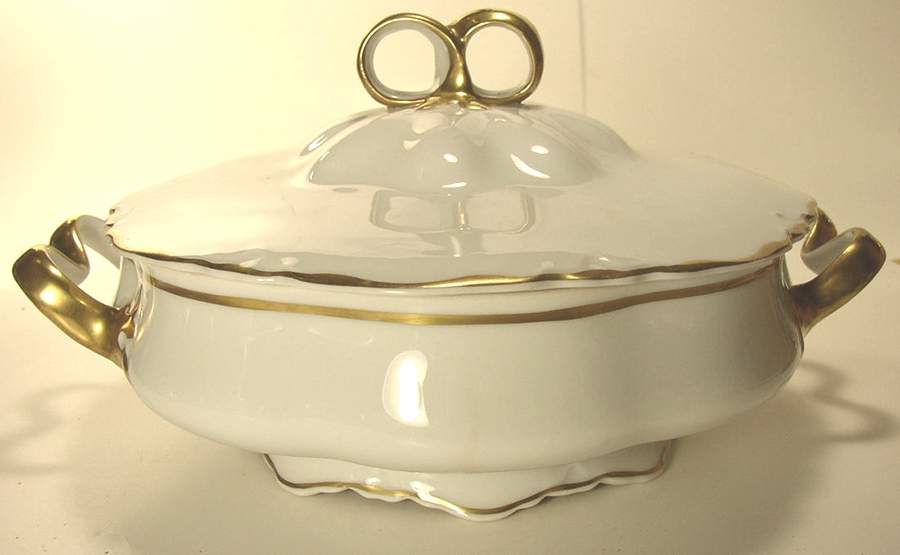 Empress Round Covered Vegetable by Heinrich - H&C-1