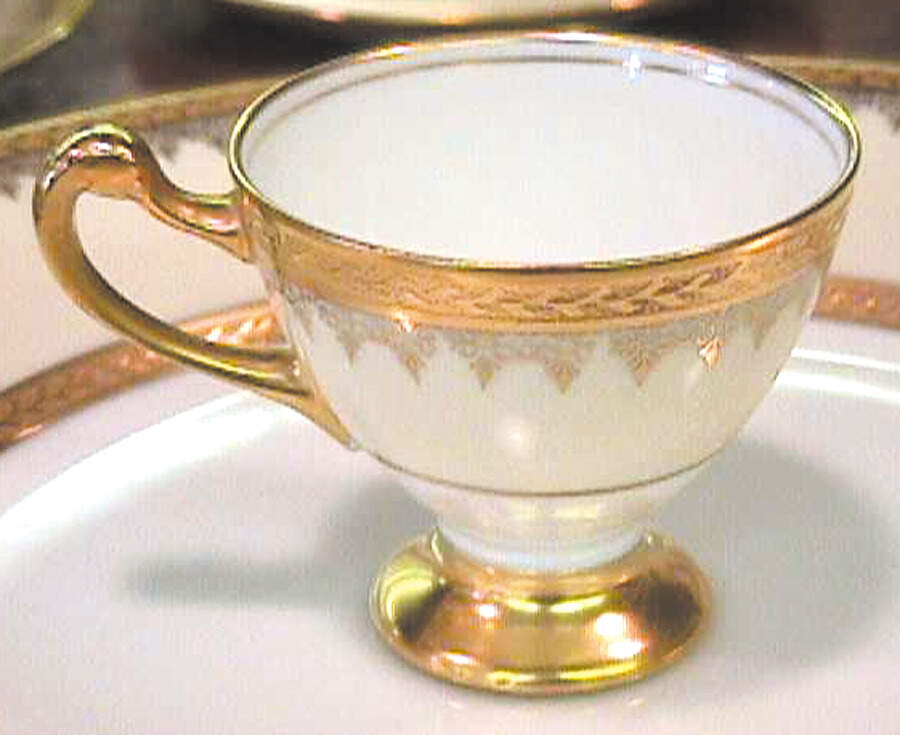 HUT815 Footed Demitasse Cup by Hutschenreuther-1