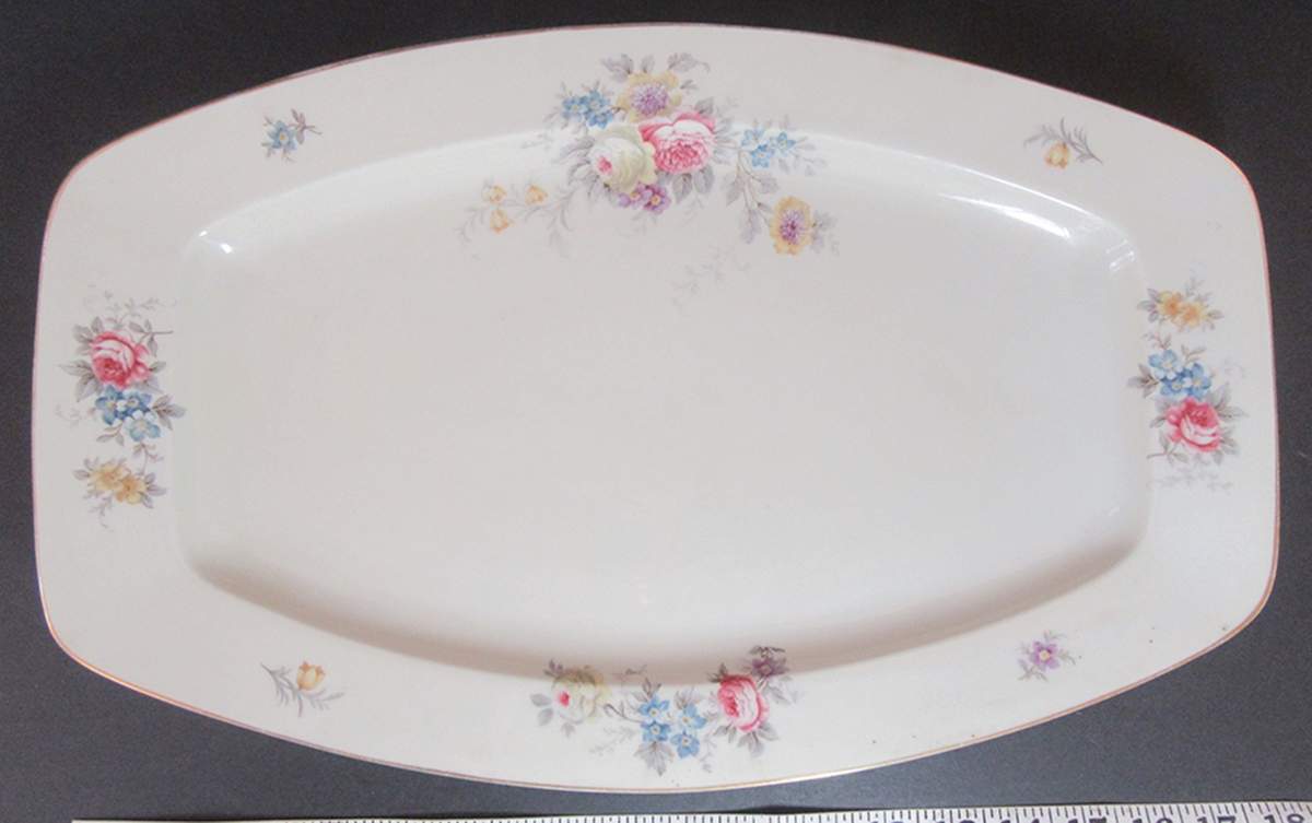 HUT817 17" Oval Serving Platter by Hutschenreuther-1