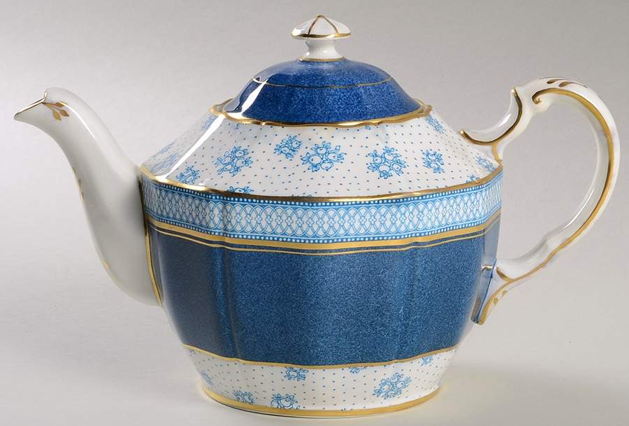 2897 Teapot & Lid by E Hughes-1