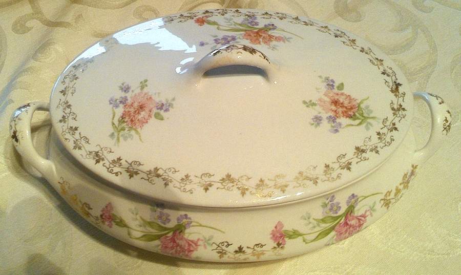 HLC1137 Round Covered Vegetable by Homer Laughlin -1