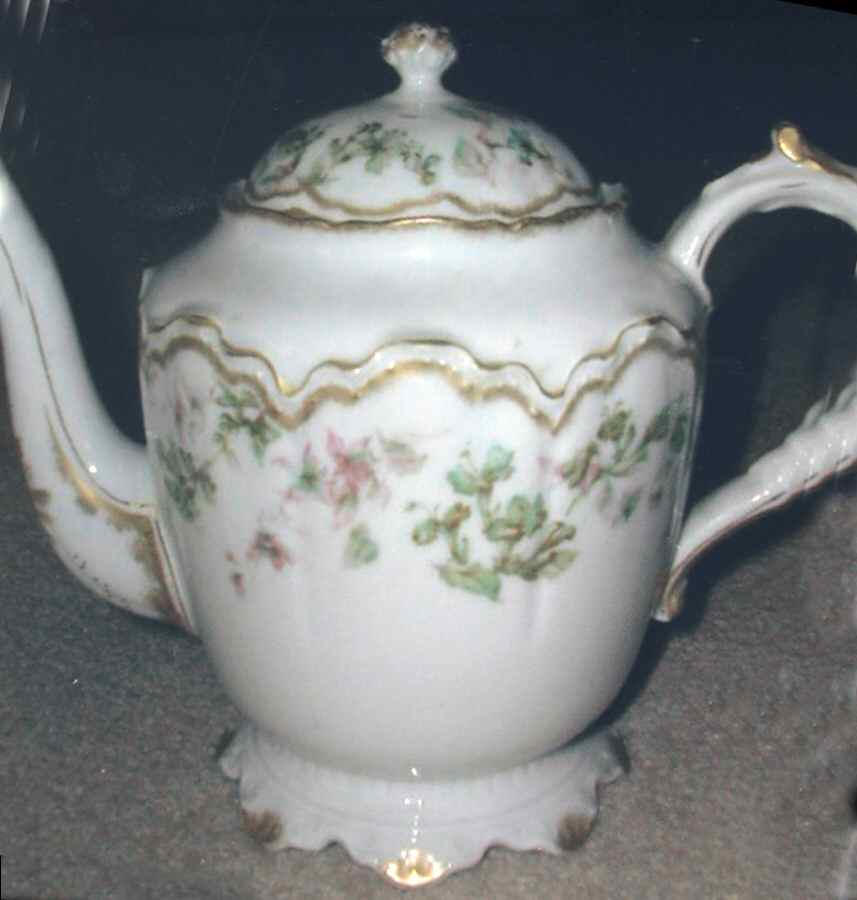 Schleiger 32H Teapot & Lid by Haviland-1
