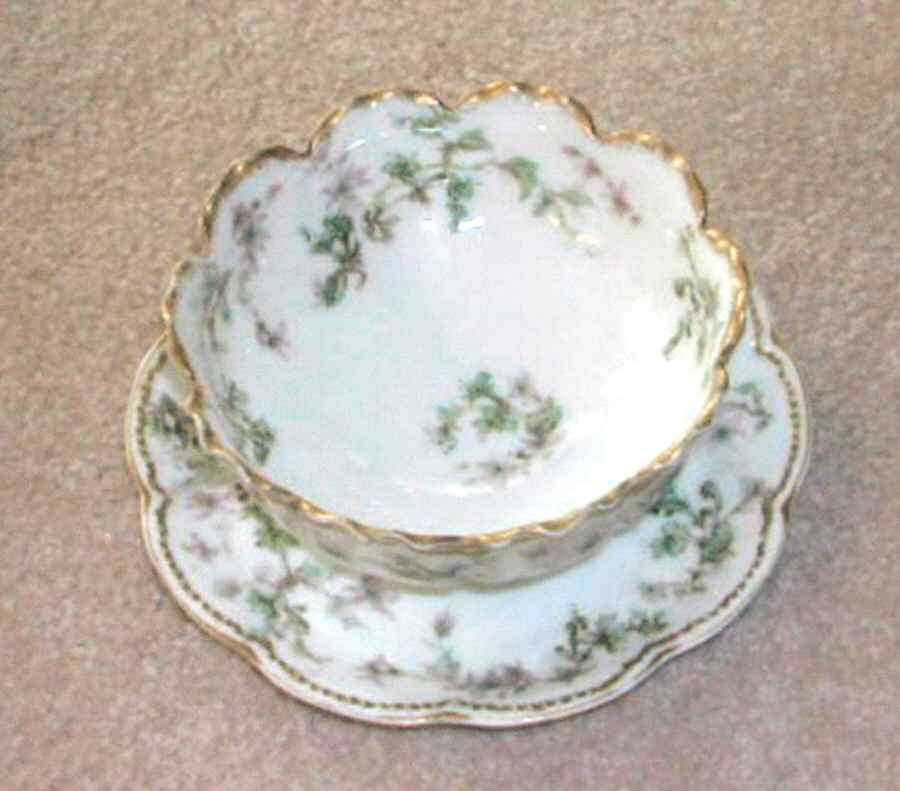 Schleiger 32H Gravy Boat with Attached Underplate by Haviland-1