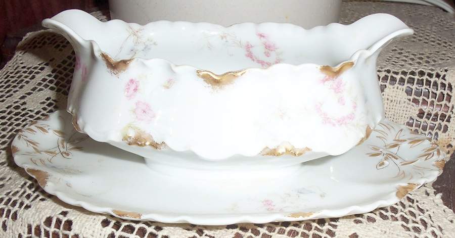 Schleiger 38A Gravy Boat with Attached Underplate by Haviland-1
