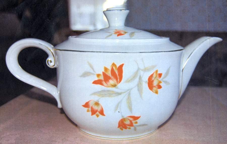 01275 Teapot & Lid by Hutschenreuther-1