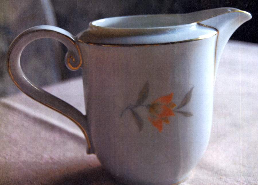 01275 Creamer by Hutschenreuther-1