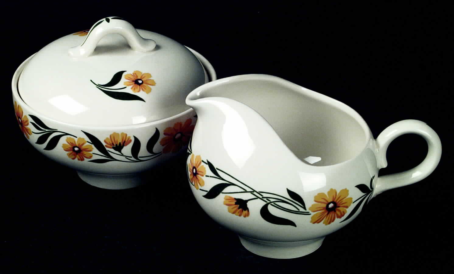 Yellow Daisy Sugar Bowl & Lid by Homer Laughlin -1