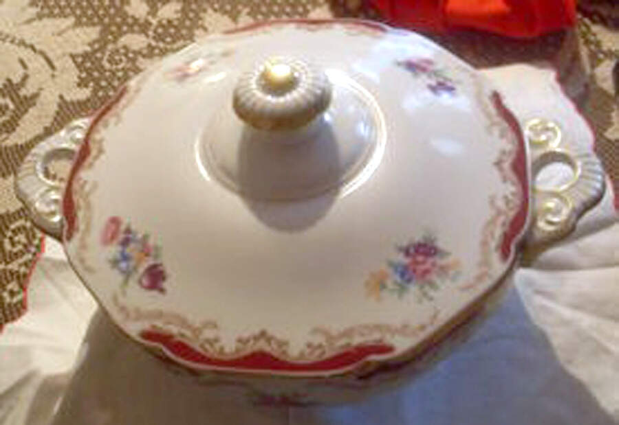HC645 Round Covered Vegetable by Heinrich - H&C-1