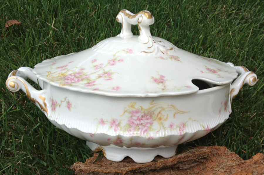 Schleiger 155o Tureen &  Lid by Haviland-1