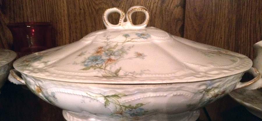 Schleiger 156g Round Covered Vegetable by Haviland-1