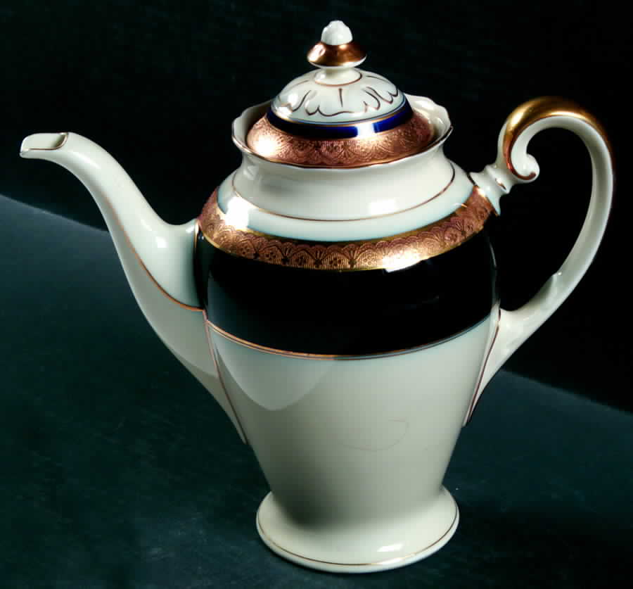 5815 Coffee Pot & Lid by Hutschenreuther-1