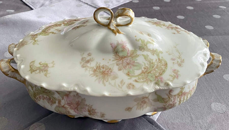 Schleiger 235i Oval Covered Vegetable by Haviland-1