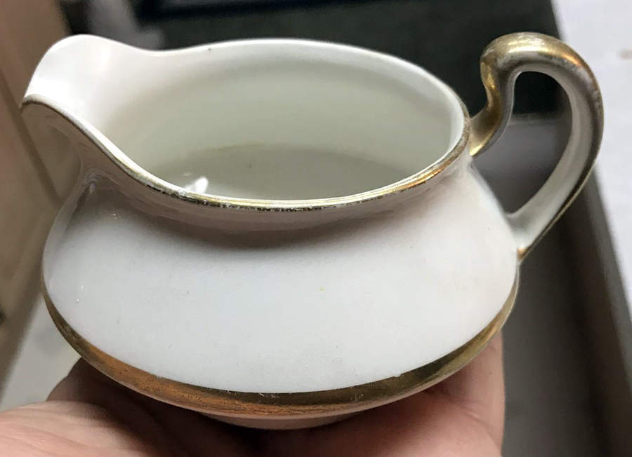 E2202 Creamer by Homer Laughlin -1