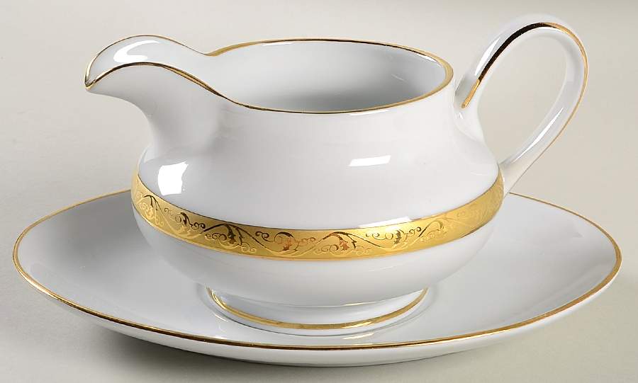 Chamberlain Gravy Boat & Underplate by Home Accents-1