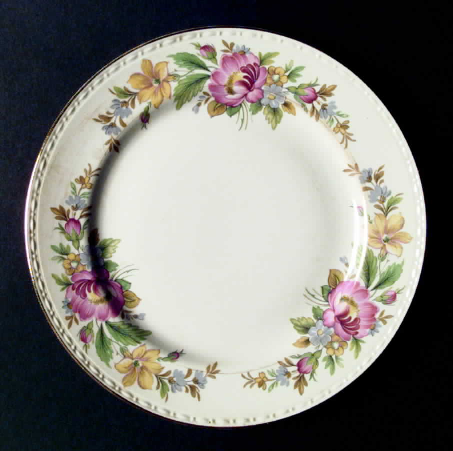 G3303 Eggshell Georgian Dinner Plate by Homer Laughlin -1