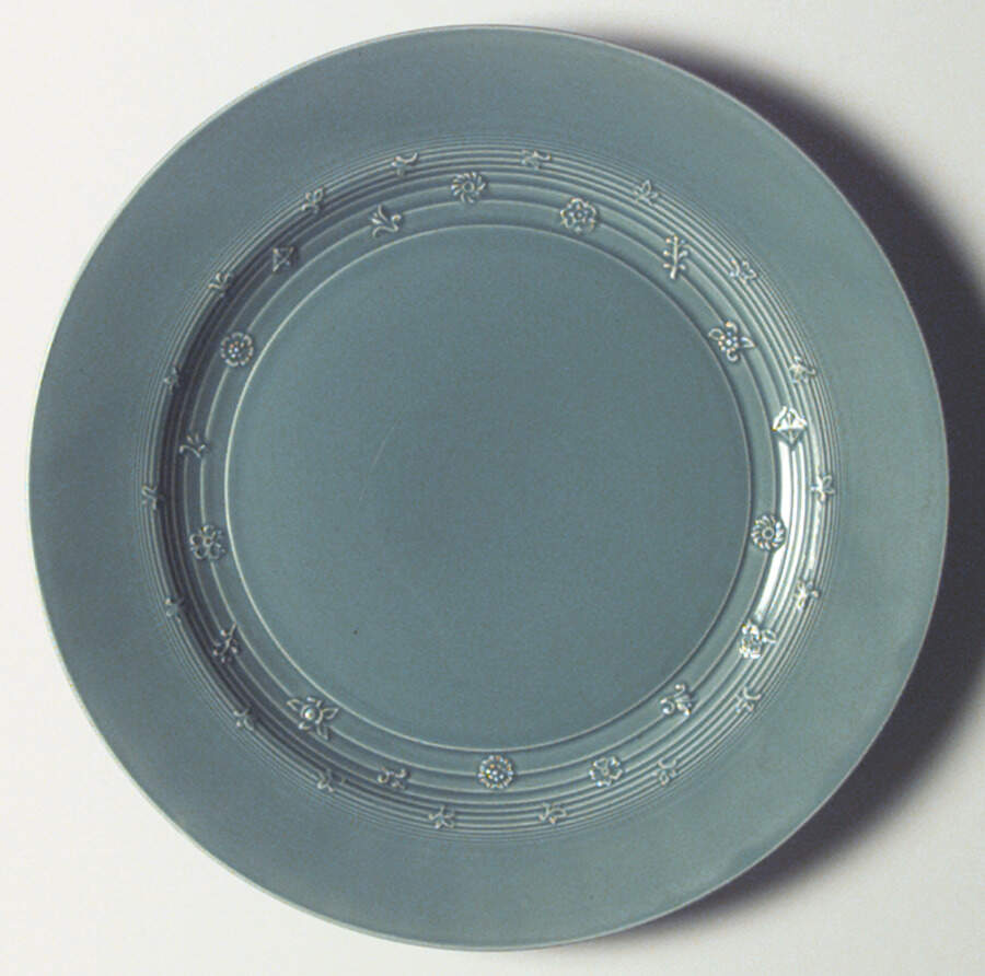 2337a Dinner Plate by Homer Laughlin -1