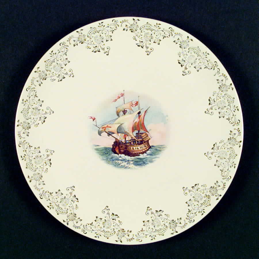 DK1 Cake Plate by Homer Laughlin -1