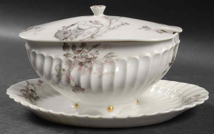 Schleiger 1152-5 Gravy Boat w/Attached Underplate & Lid by Haviland-1