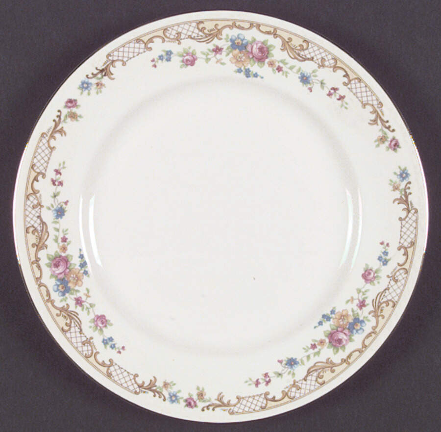 G142 Dinner Plate by Homer Laughlin -1