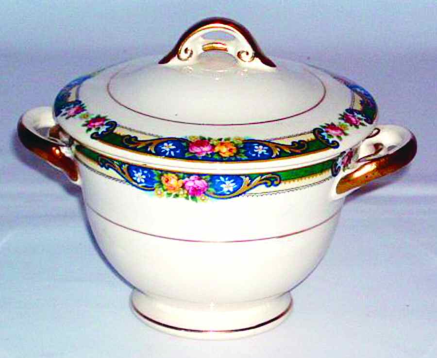 W4324 Sugar Bowl & Lid by Homer Laughlin -1