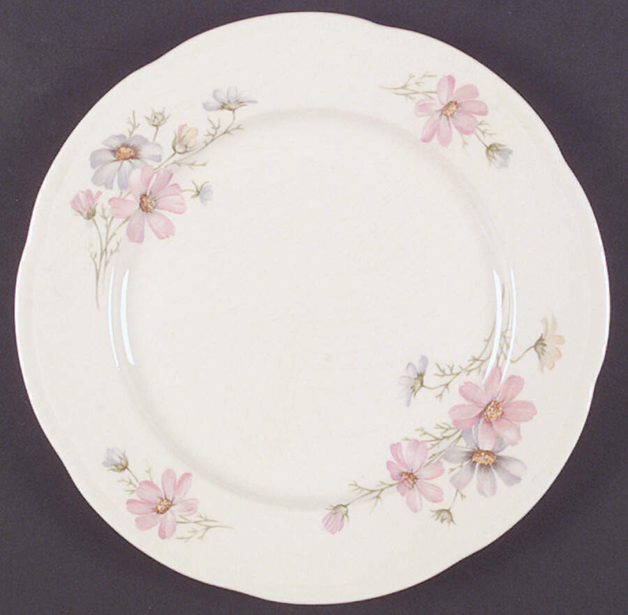 I42 Luncheon Plate by Homer Laughlin -1