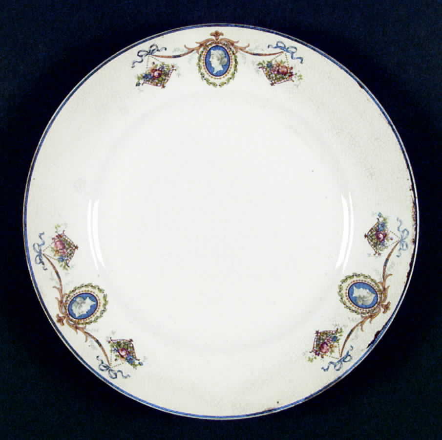 K4513 Dinner Plate by Homer Laughlin -1