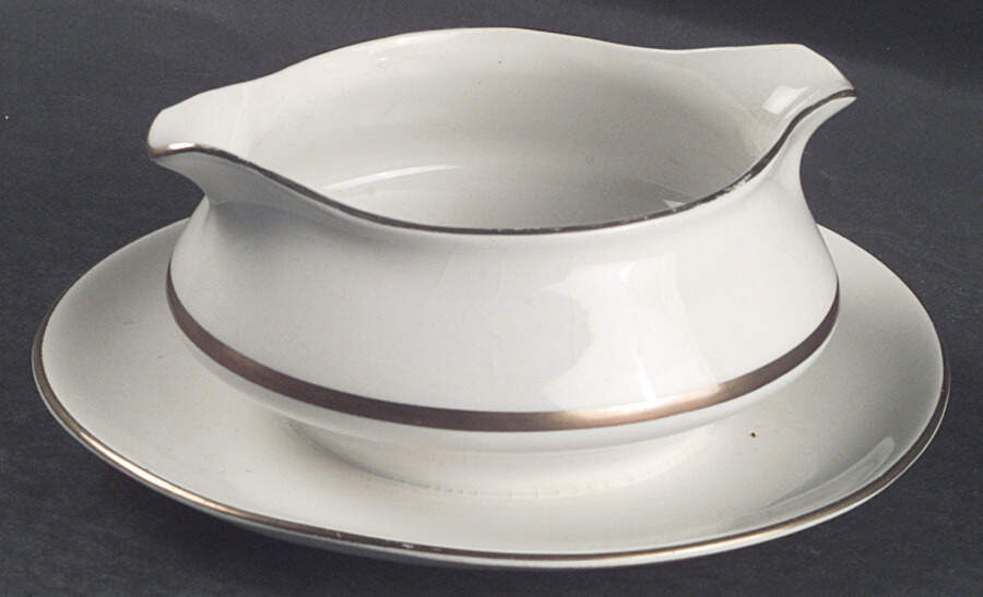 E2002 Gravy Boat with Attached Underplate by Homer Laughlin -1