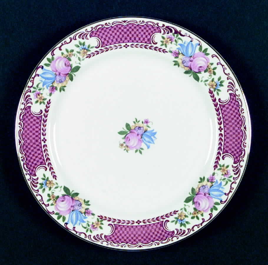 B1347 Dinner Plate by Homer Laughlin -1