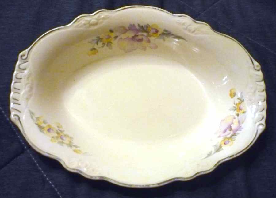 VR224 9" Oval Vegetable Bowl by Homer Laughlin -1