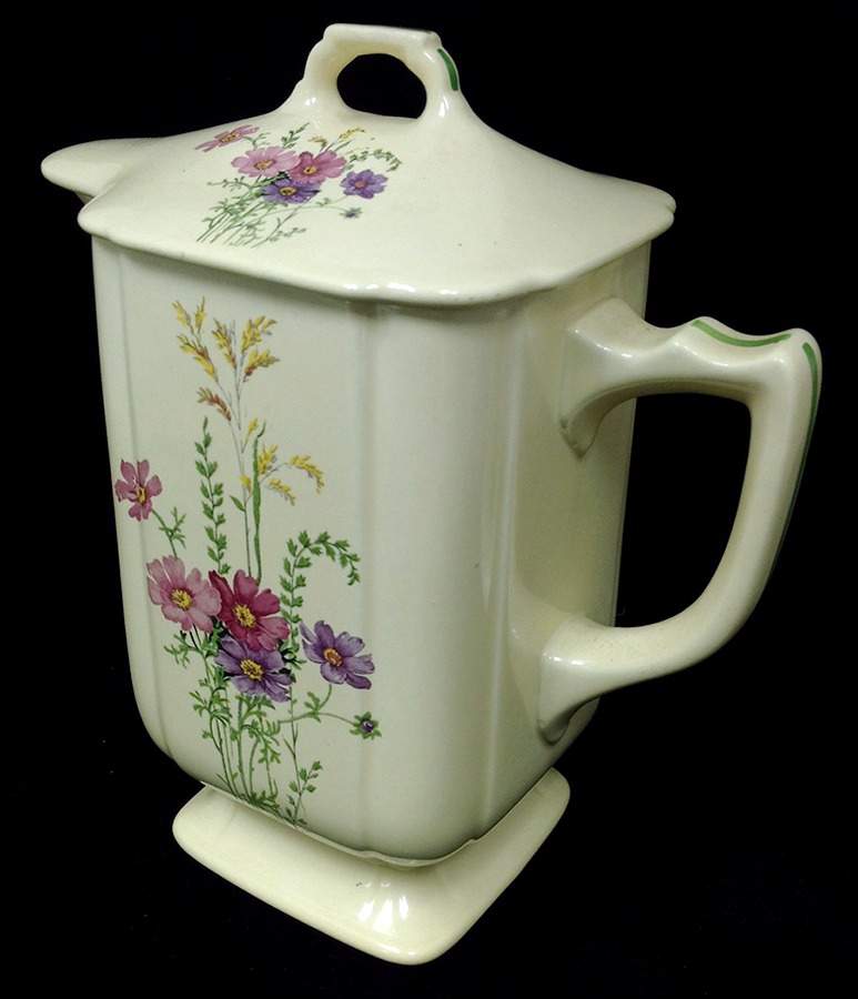 C87 Batter Jug with Lid by Homer Laughlin -1