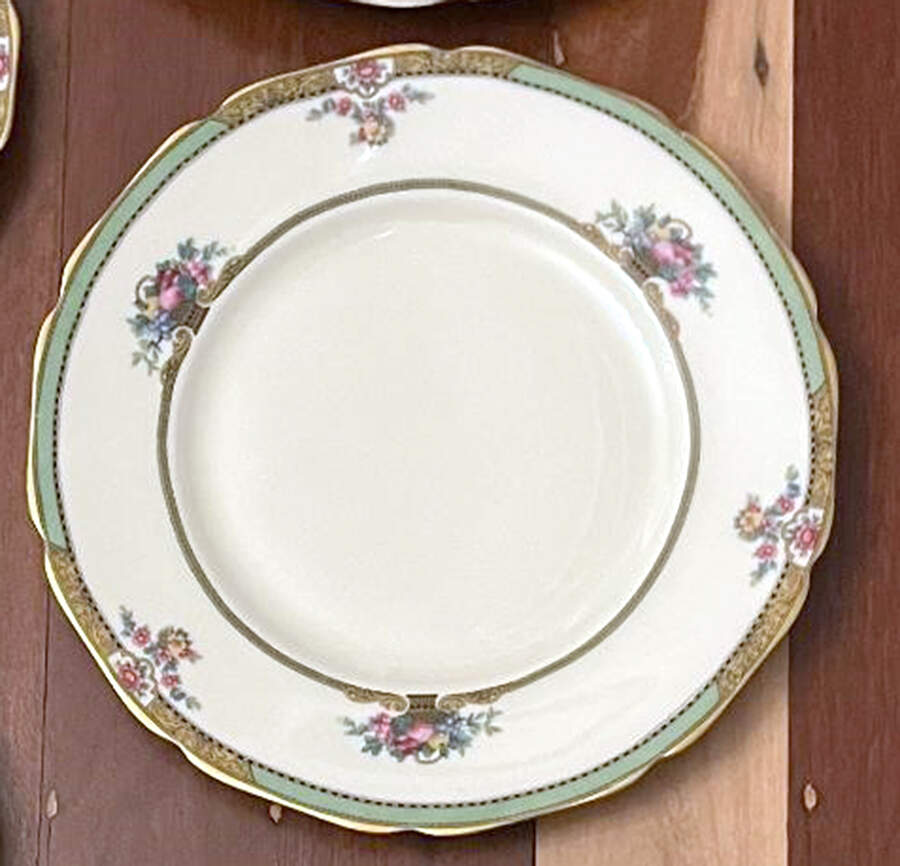 254 Dinner Plate by Hutschenreuther-1
