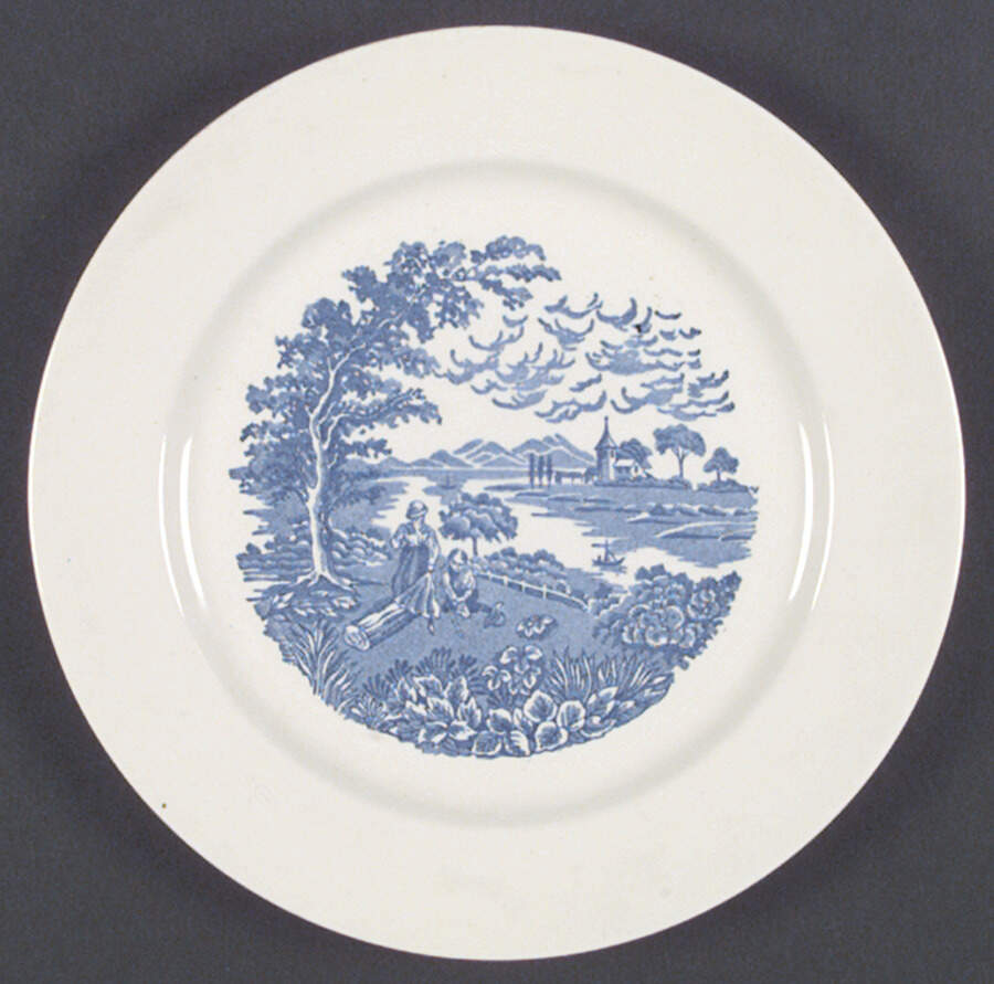 HLC1838 Dinner Plate by Homer Laughlin -1
