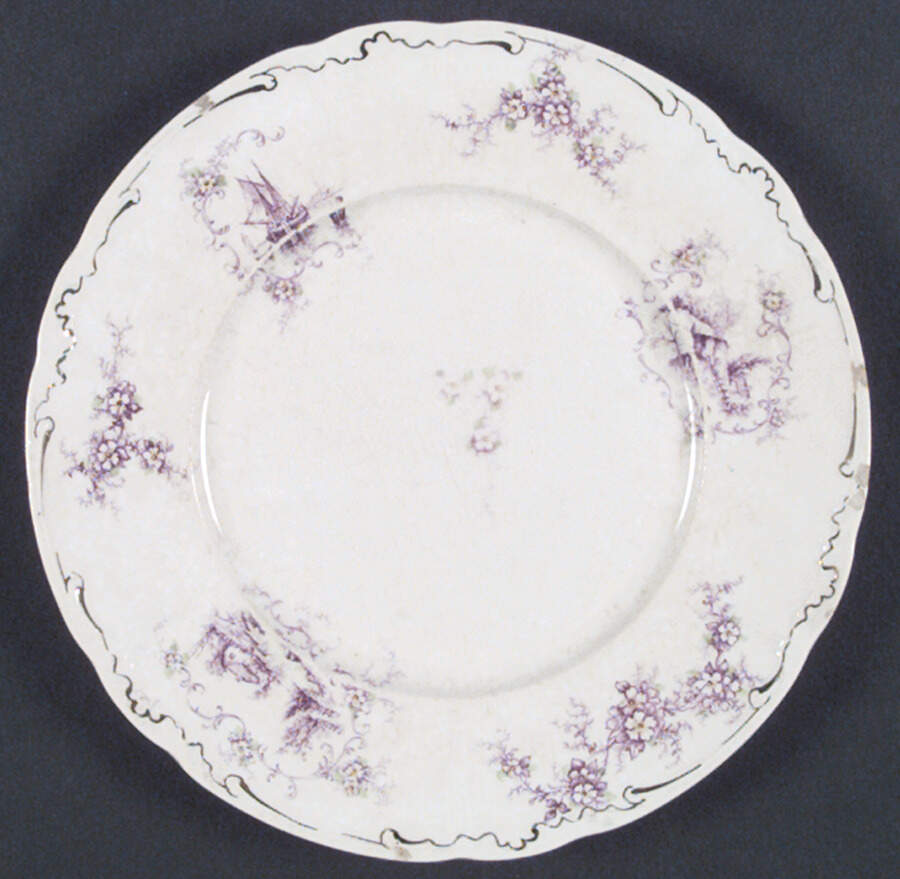 HLC1851 Dinner Plate by Homer Laughlin -1