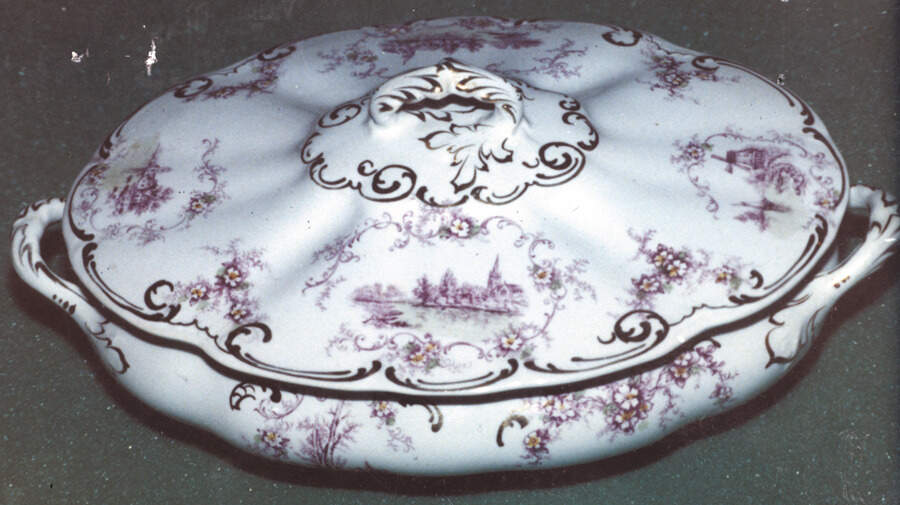 HLC1851 Oval Covered Vegetable by Homer Laughlin -1