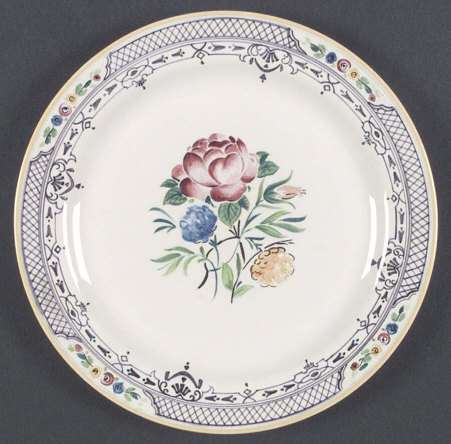 HLC1847 Dinner Plate by Homer Laughlin -1