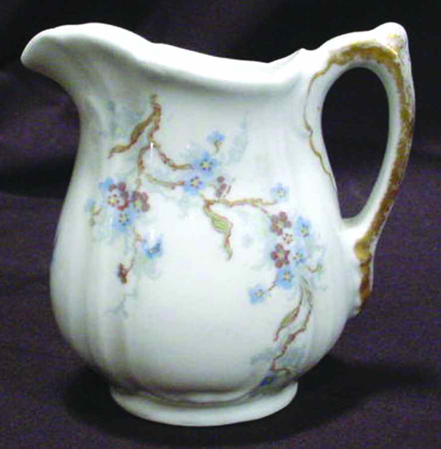 H1380 Creamer by Haviland-1