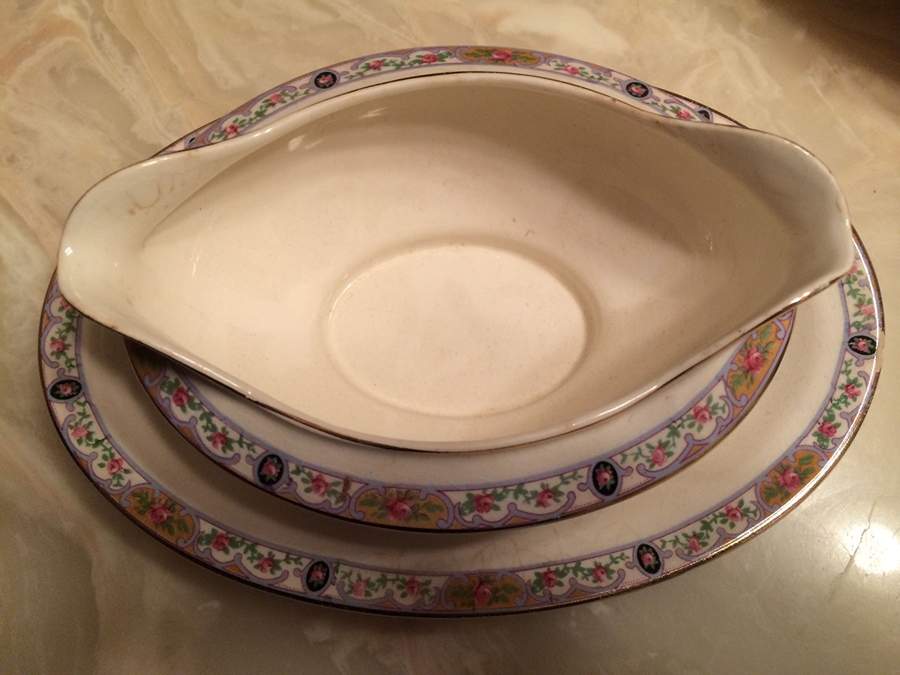 K8317 Gravy Boat with Attached Underplate by Homer Laughlin -1
