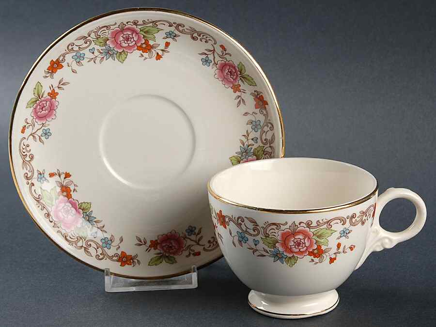 N419 Footed Cup & Saucer Set by Homer Laughlin -1