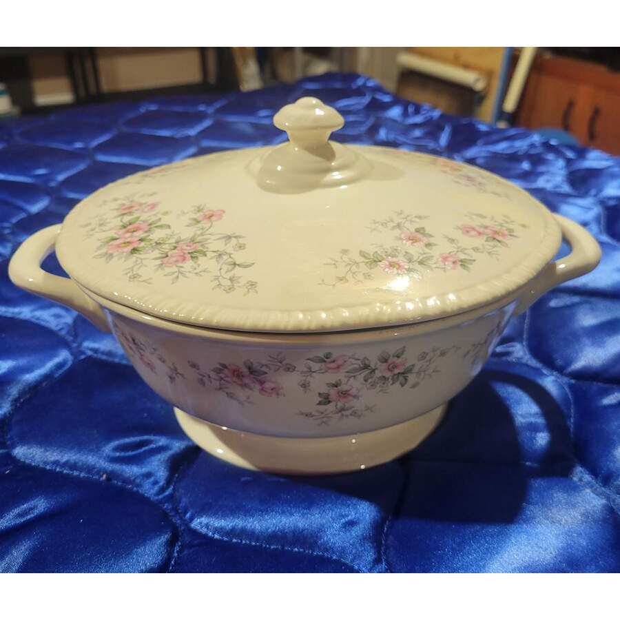 W442 Round Covered Vegetable by Homer Laughlin -1