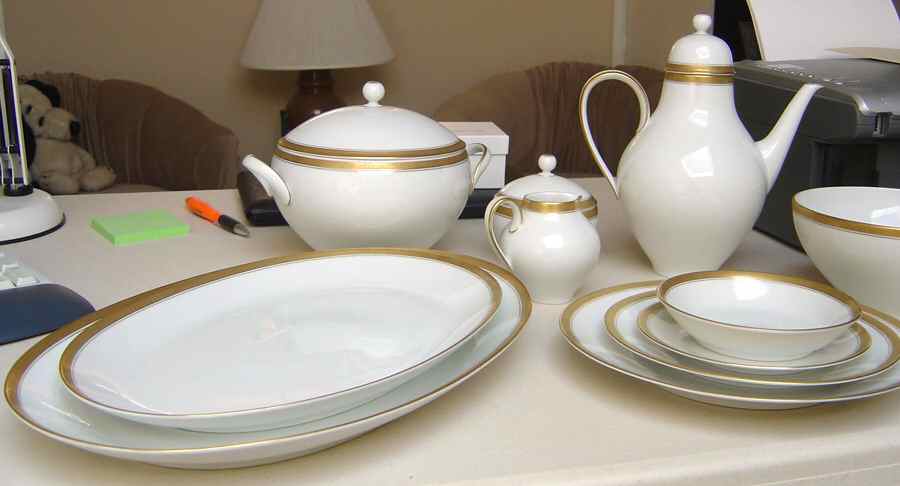 HUT887 14" Oval Serving Platter by Hutschenreuther-1