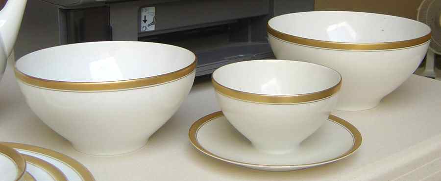 HUT887 9" Round Vegetable Bowl by Hutschenreuther-1