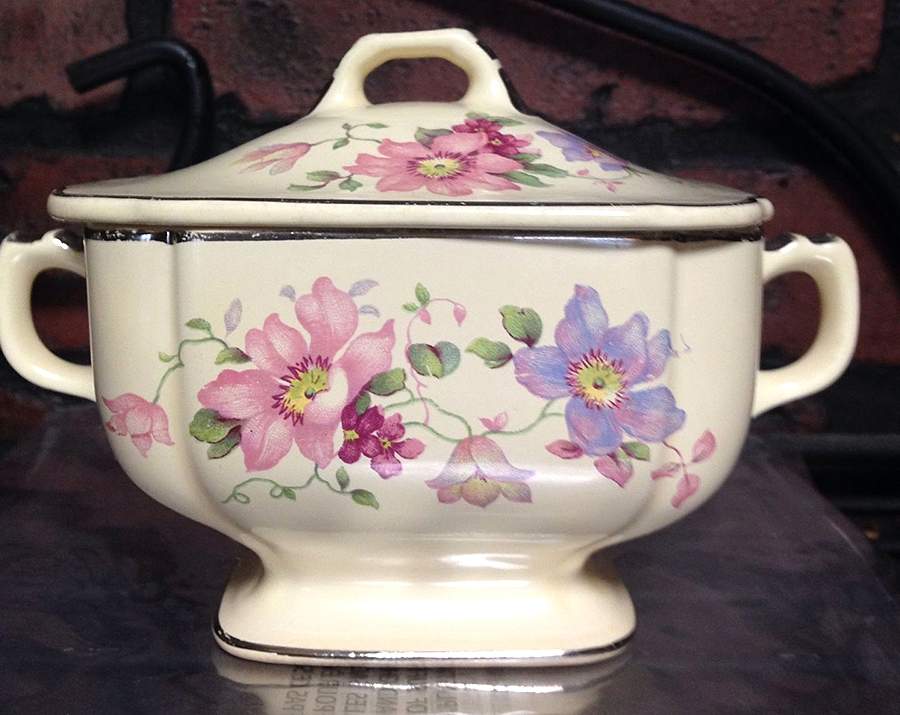 HLC2021 Sugar Bowl & Lid by Homer Laughlin -1