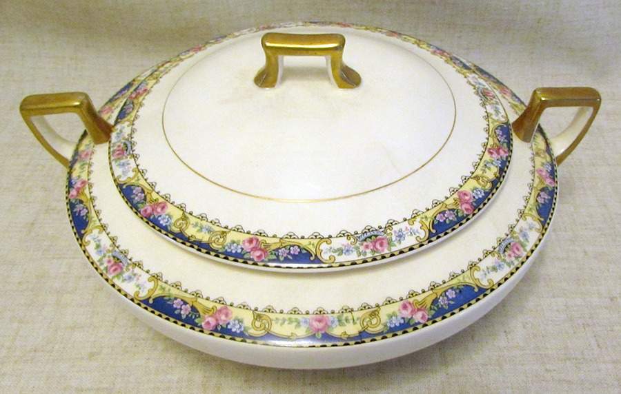 K7077M Round Covered Vegetable by Homer Laughlin -1