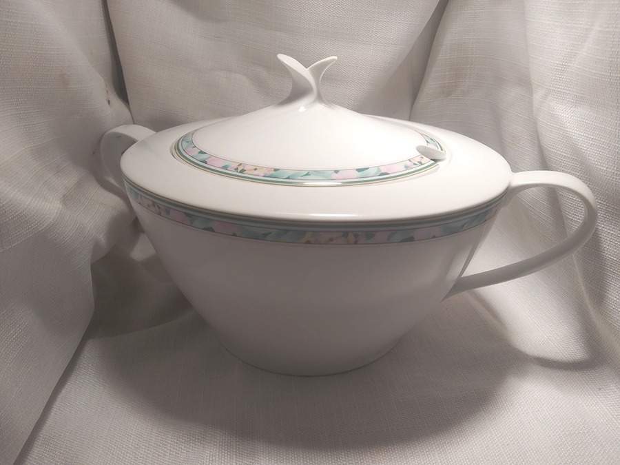 HEP26 Teapot & Lid by Graf Von Henneberg-1