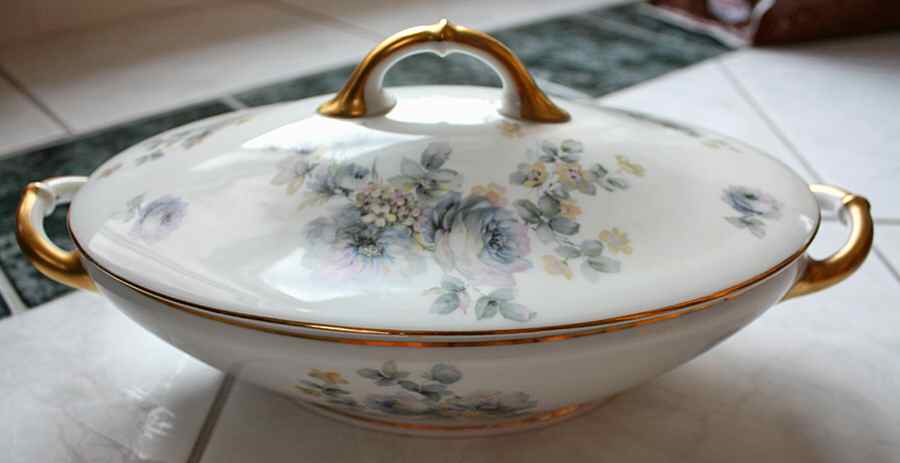 HC662 Oval Covered Vegetable by Heinrich - H&C-1