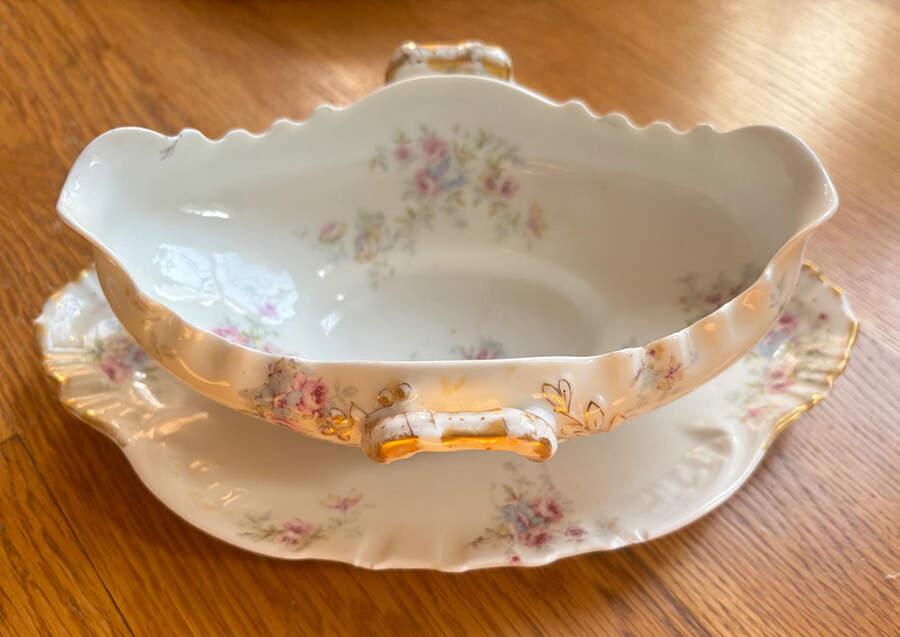 Schleiger 838a Gravy Boat with Attached Underplate by Haviland-1